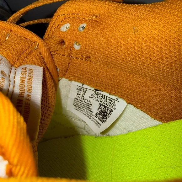 Nike Yellow Dunks - Picture 5 of 6